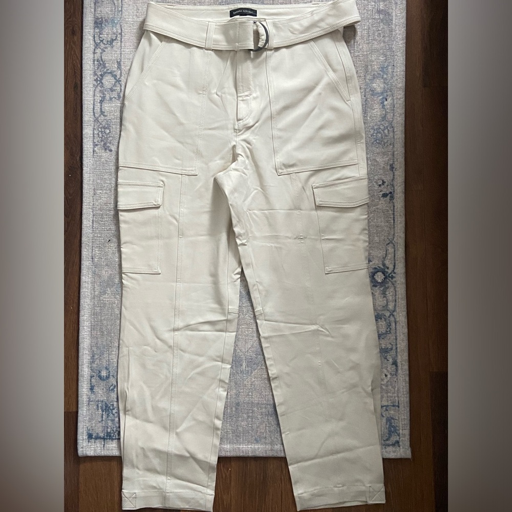 BANANA REPUBLIC cargo pants with belt. Small